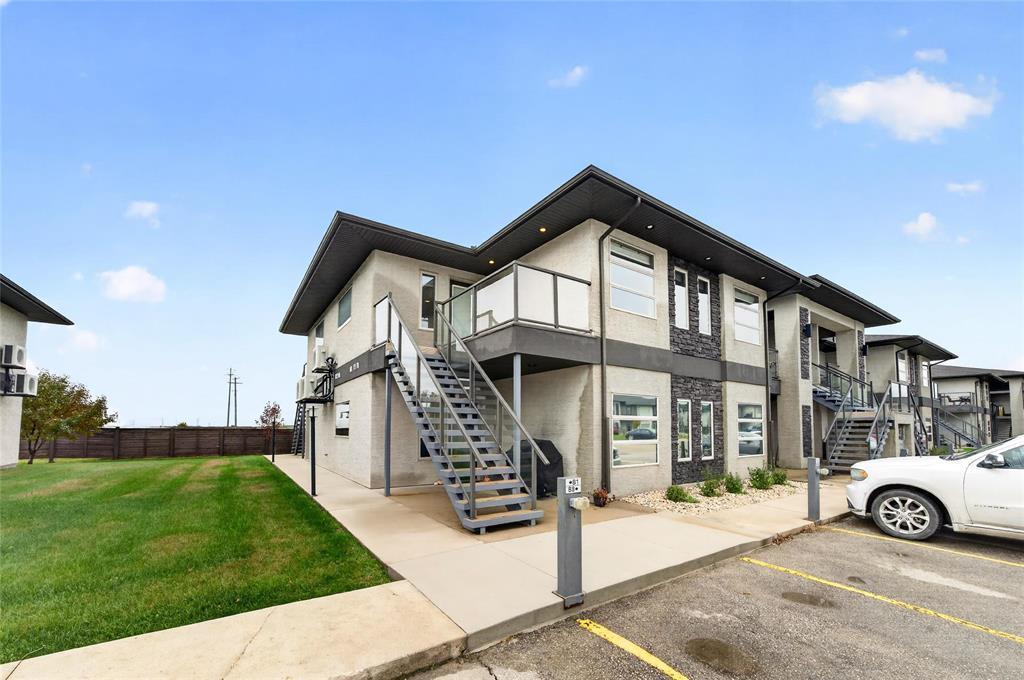 B8 477 Meadowlark Boulevard, Ile Des Chenes, Manitoba